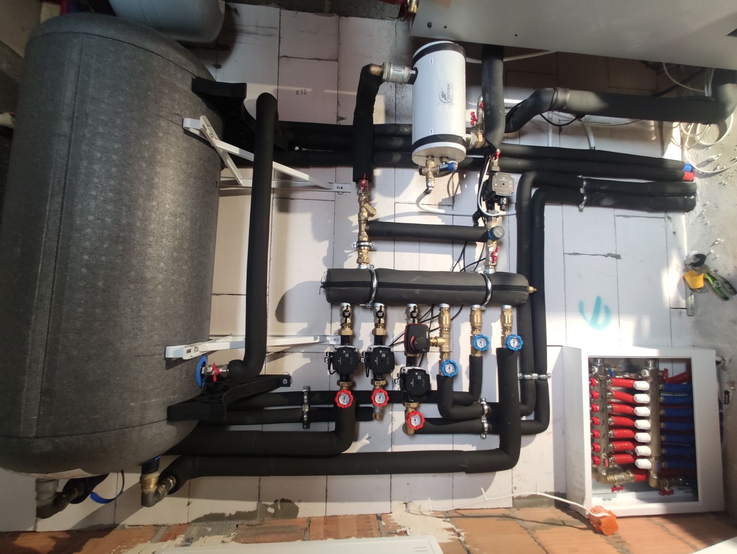 Wylewki maszynowe posadzki ogrzewanie podłogowe instalacje  wod kan Łaziec - Zdjęcie 1