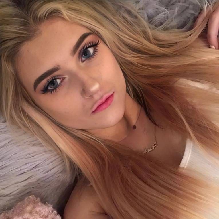 Wolna, znudzona, chętna  - Zdjęcie 1