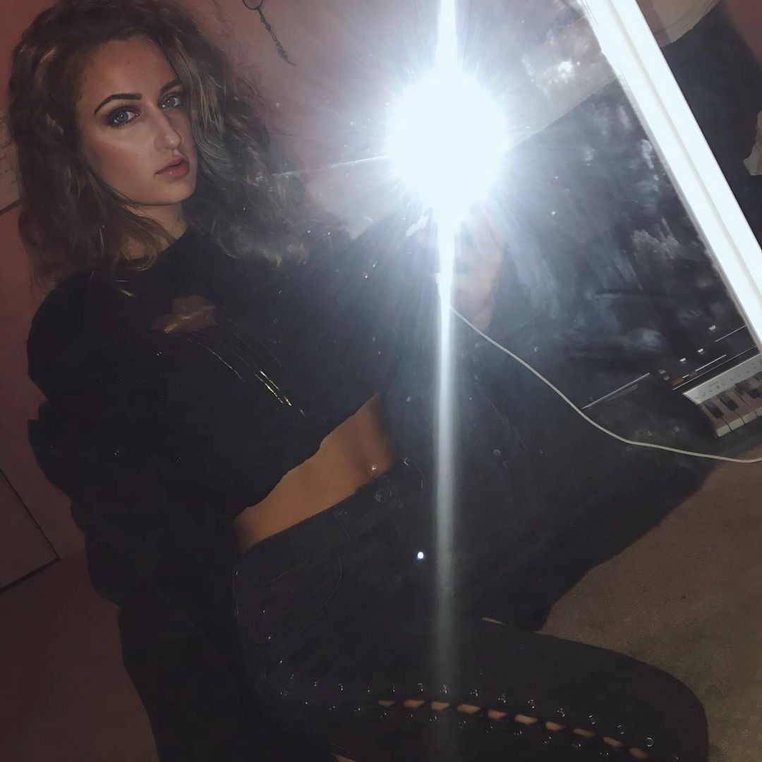 Leżę w łóżku i czekam na Ciebie  - Zdjęcie 1